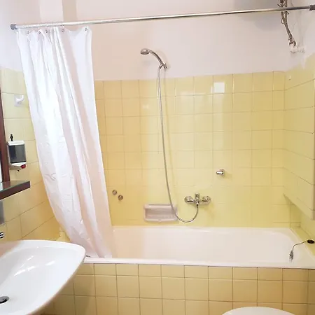 Errathens Aegean - Center, 5 Bd, 2 Bath Ateny